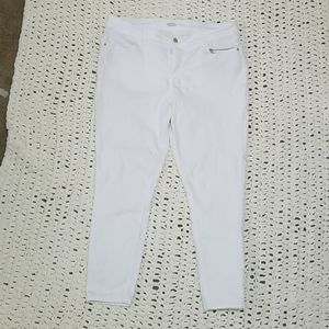 White ankle skinny jeans